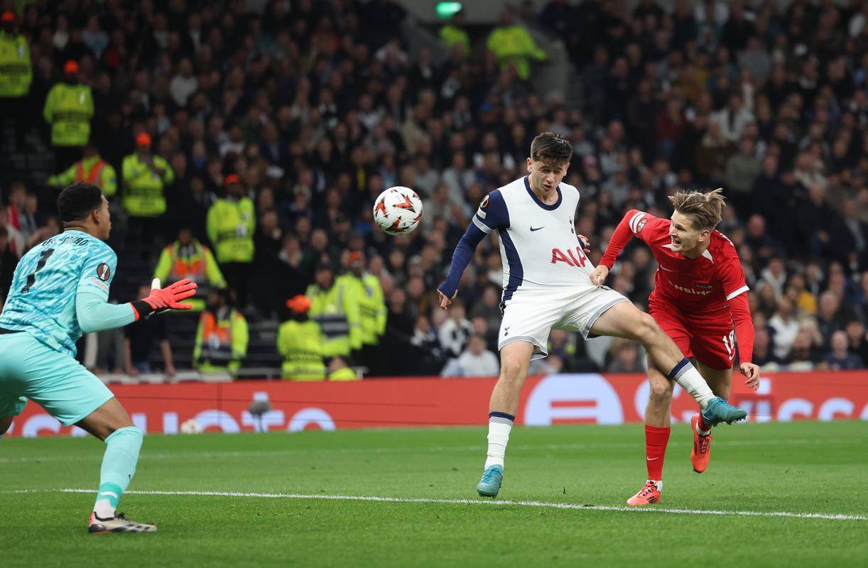 清晨荷甲焦点战；俄克拉荷马雷霆篮板制胜；媒体盛赞；球探报告显示潜力(波士顿凯尔特人vs俄克拉荷马雷霆)