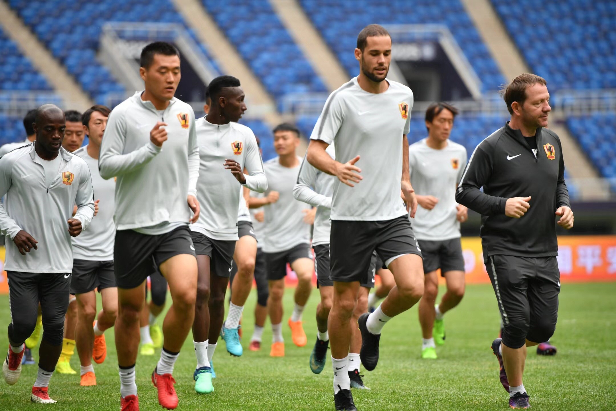 九游体育官方网站-包含欧超杯倒计时，洛杉矶湖人集结日复出首秀，细节引发关注，压力陡增，赛季目标并未改变的词条